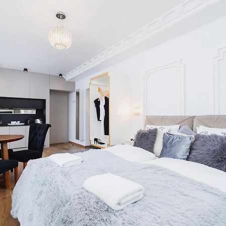 Modern Studio Wegierska Cracow By Noclegi Renters Krakow Ngoại thất bức ảnh